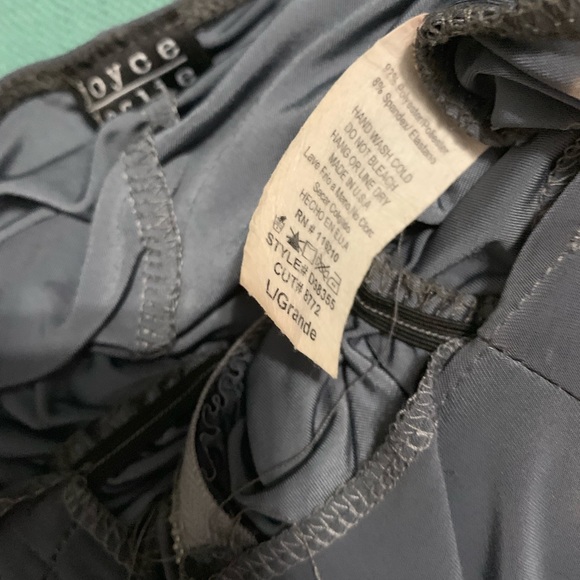 Sexy form fitting halter dress. Very stretchy. - Picture 5 of 5